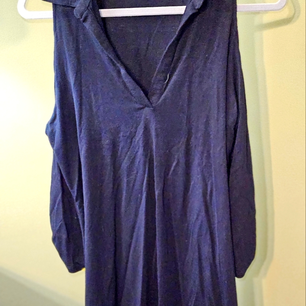 Cold shoulder shirt Boston Proper